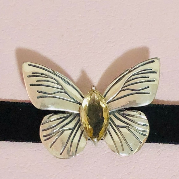 Jewelry - Sterling silver citrine choker on a velvet ribbon. 🦋